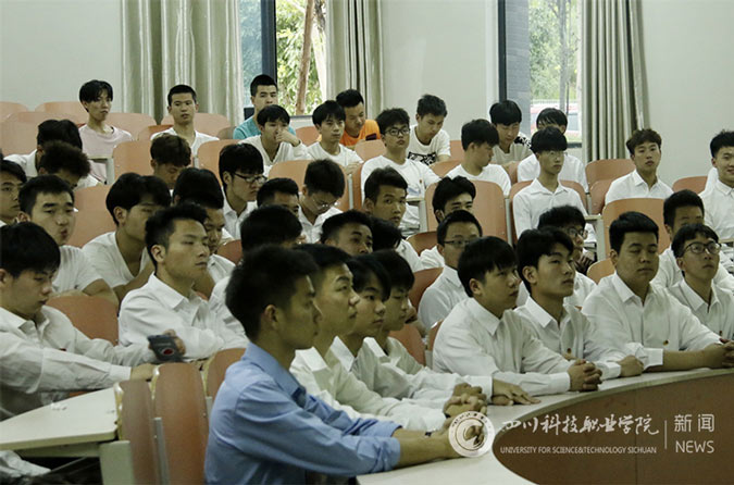 我校人工智能学院举办“奋力走好新时代的长征路”党史学习教育讲座(图3)