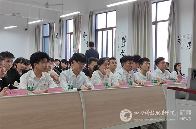 我校中德学院开展庆祝建党100周年红色经典朗诵比赛(图1)