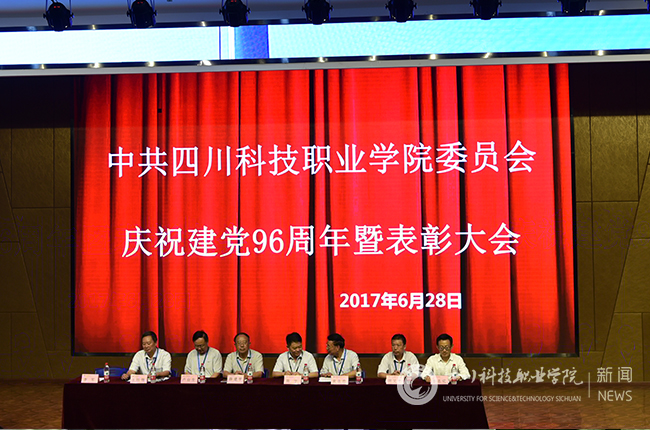 1-211210151U1404.jpg