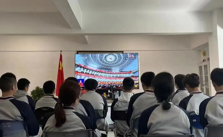 隆重！热烈！振奋！川科师生第一时间收看收听党的二十大开幕盛况(图9)