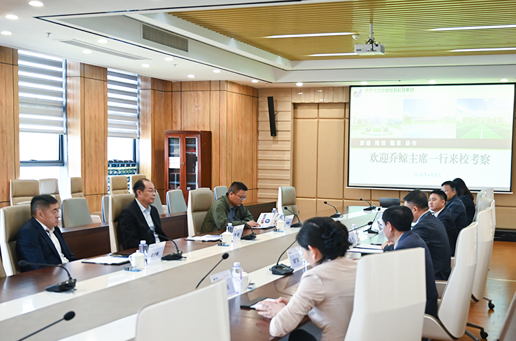著名词作家、中国文化公众爱心联合会主席乔鲸先生莅临学校考察指导并受聘为我校顾问、教授(图2)