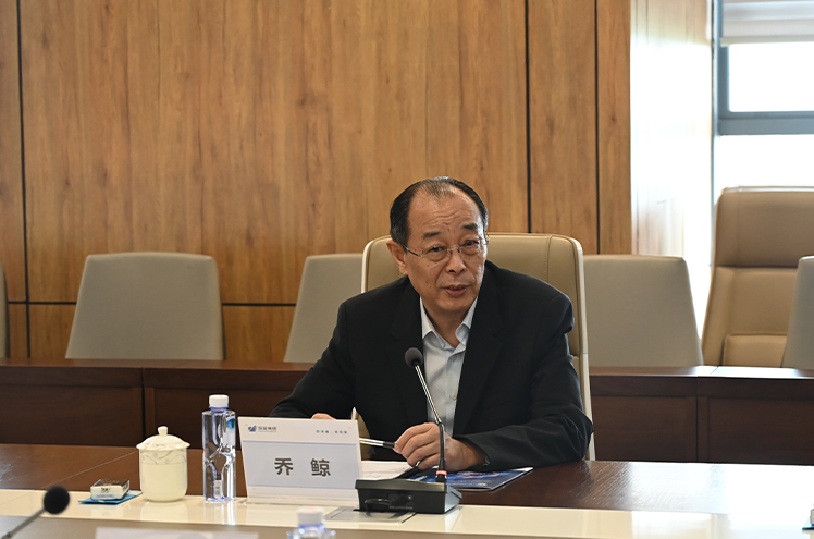 著名词作家、中国文化公众爱心联合会主席乔鲸先生莅临学校考察指导并受聘为我校顾问、教授(图1)