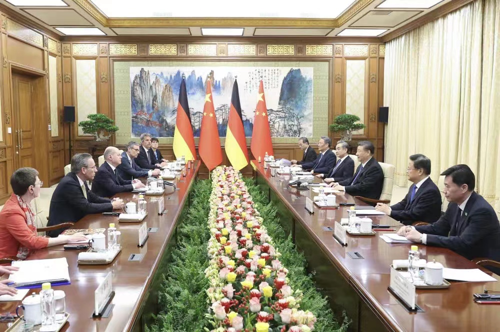 习近平:携手为世界注入更多稳定性和确定性(图1) 1-240419101H3501.jpg